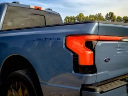 Ford F150 Lightning LARIAT full