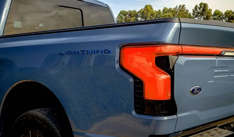 Ford F150 Lightning LARIAT full