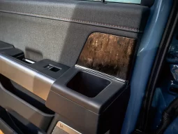 Ford F150 Lightning LARIAT full