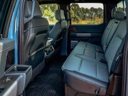 Ford F150 Lightning LARIAT full