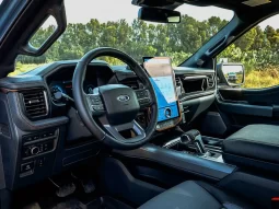 Ford F150 Lightning LARIAT full
