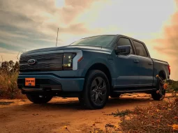 Ford F150 Lightning LARIAT full