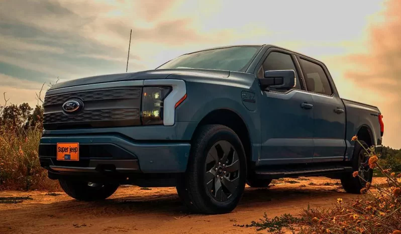 Ford F150 Lightning LARIAT full