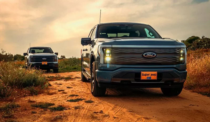 Ford F150 Lightning LARIAT full