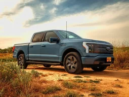 Ford F150 Lightning LARIAT full
