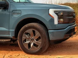 Ford F150 Lightning LARIAT full