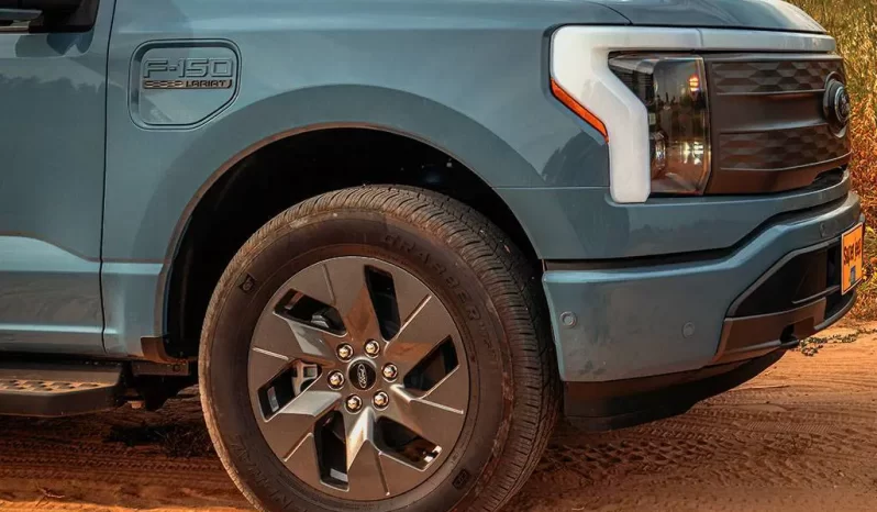 Ford F150 Lightning LARIAT full