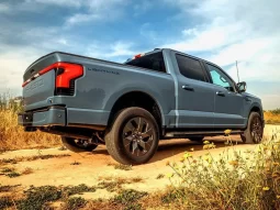 Ford F150 Lightning LARIAT full