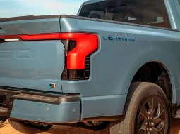 Ford F150 Lightning LARIAT full