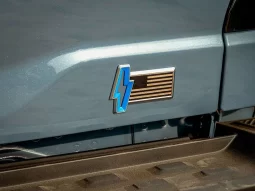 Ford F150 Lightning LARIAT full
