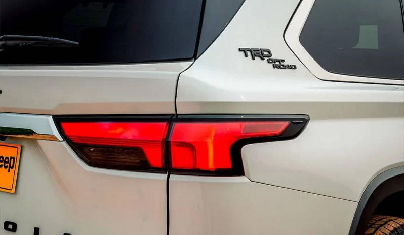 Toyota Sequoia full