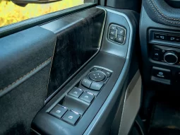 Ford F150 Lightning LARIAT full